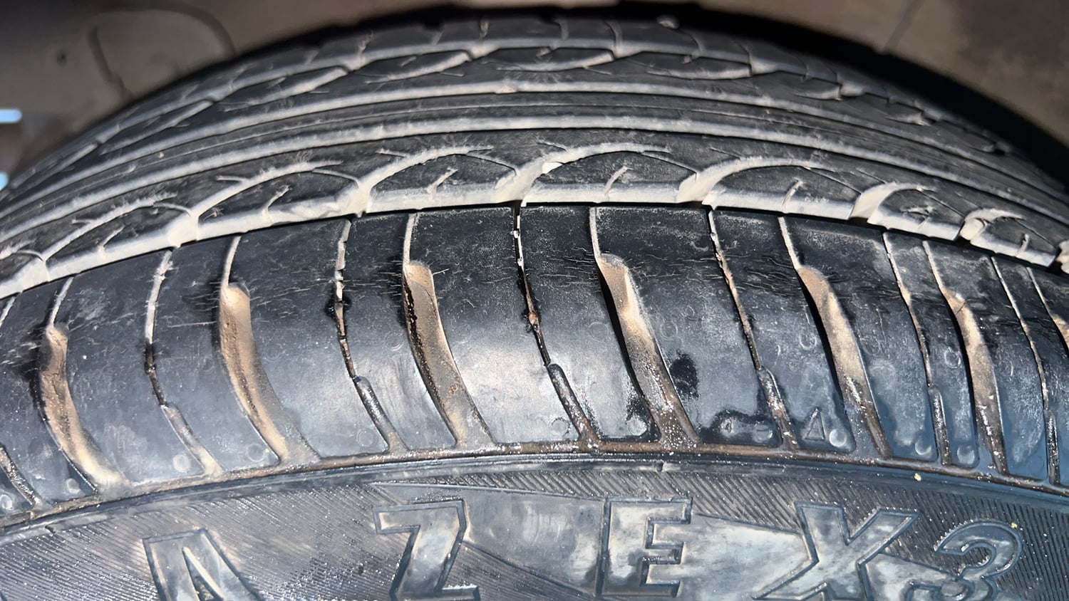 Used 2016 Hyundai Grand i10 Asta AT 1.2 Kappa VTVT Petrol Automatic tyres RIGHT REAR TYRE TREAD VIEW