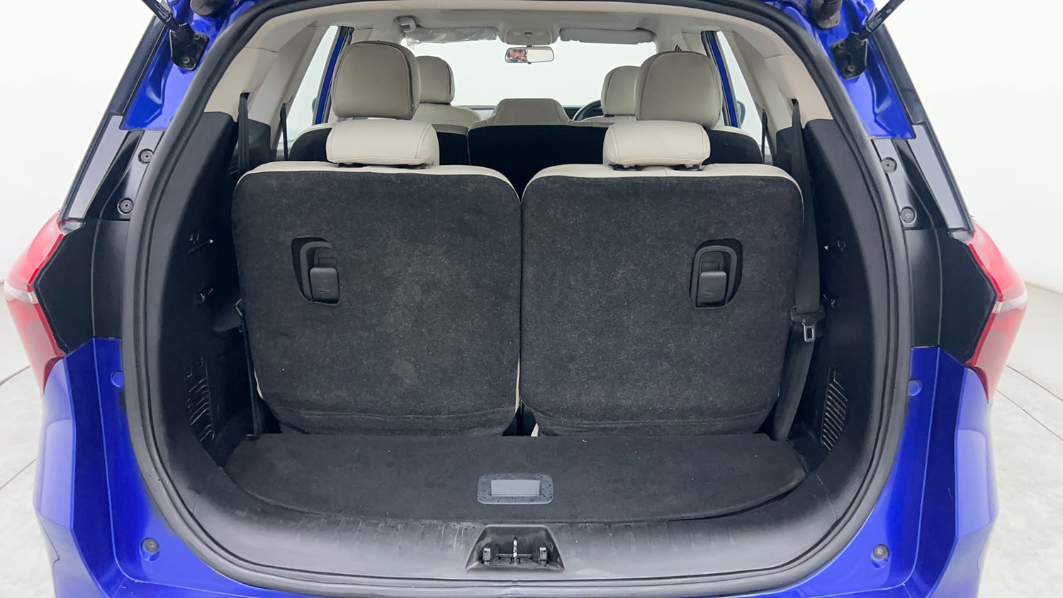 Used 2022 Mahindra XUV700 AX 5 Petrol MT 7 STR Petrol Manual interior DICKY INSIDE VIEW