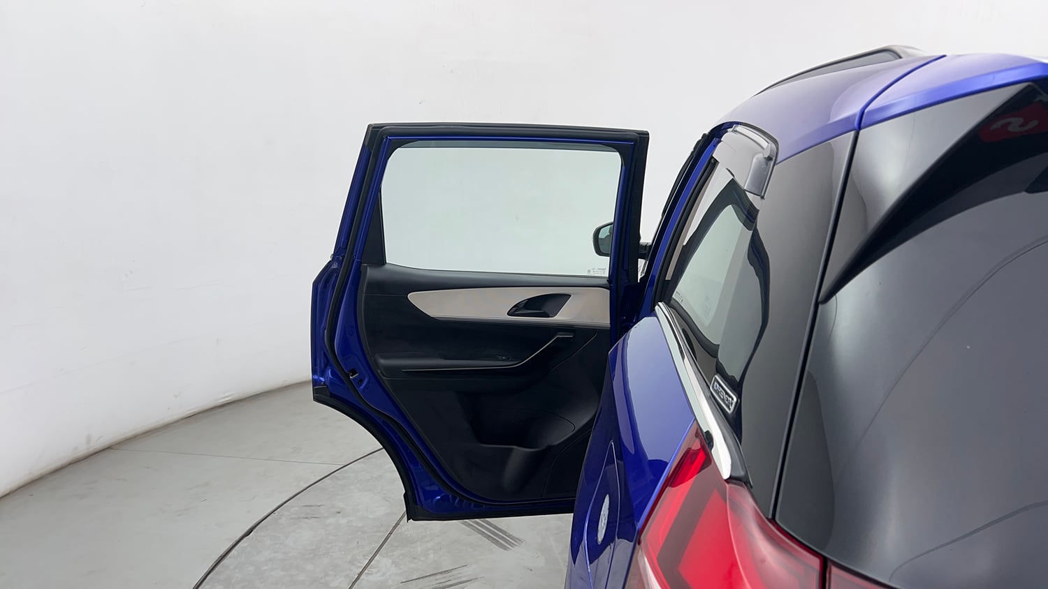Used 2022 Mahindra XUV700 AX 5 Petrol MT 7 STR Petrol Manual interior LEFT REAR DOOR OPEN VIEW