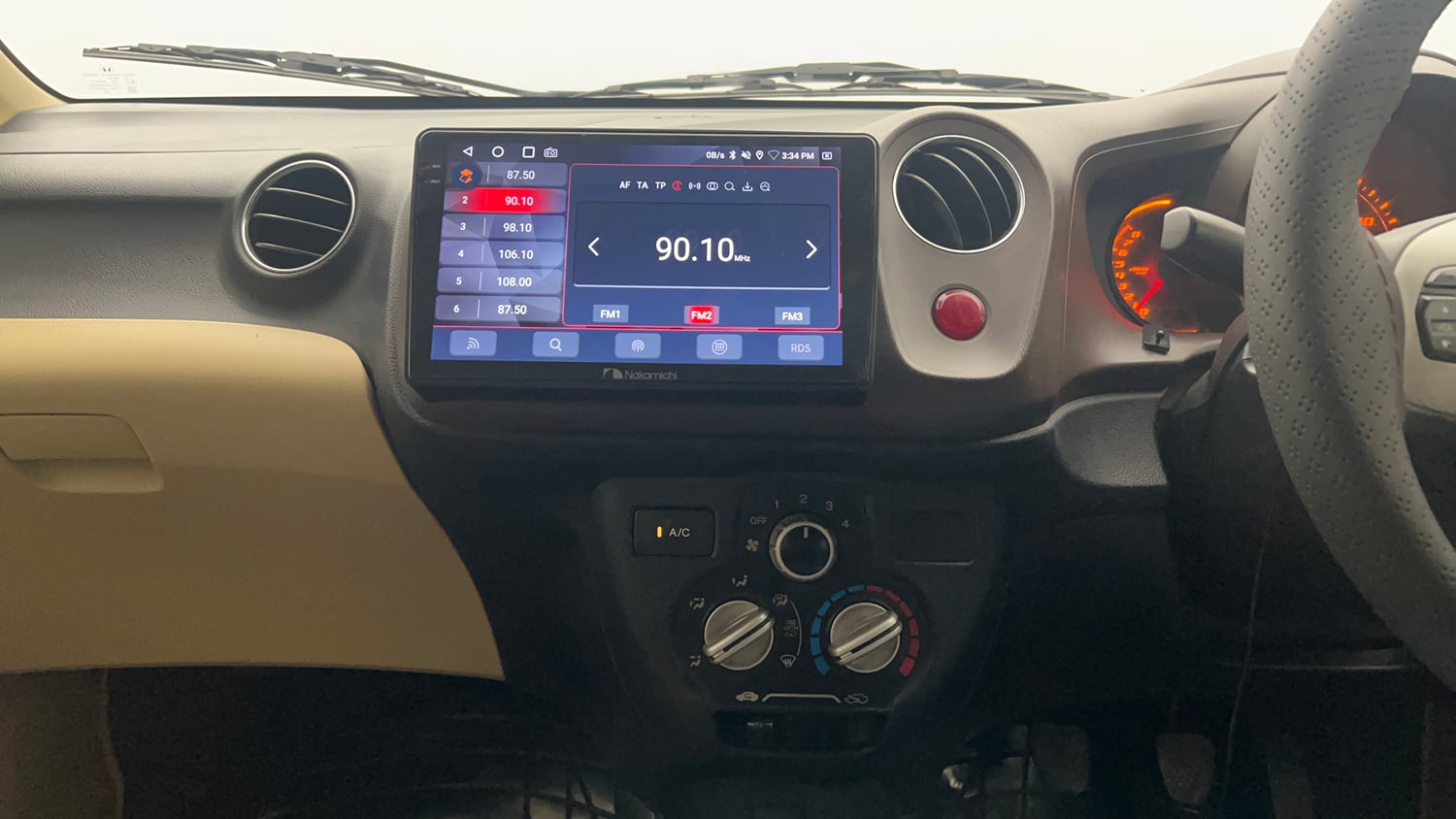 Used 2013 Honda Amaze 1.2 S i-VTEC Petrol Manual interior MUSIC SYSTEM & AC CONTROL VIEW