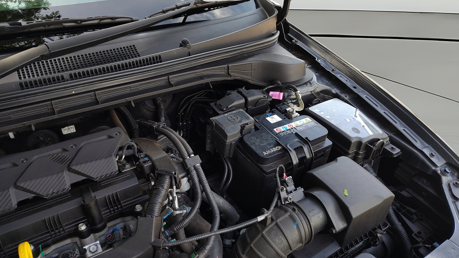 Used 2025 Hyundai Verna SX 1.5 Petrol MT Petrol Manual engine ENGINE LEFT SIDE HINGE & APRON VIEW