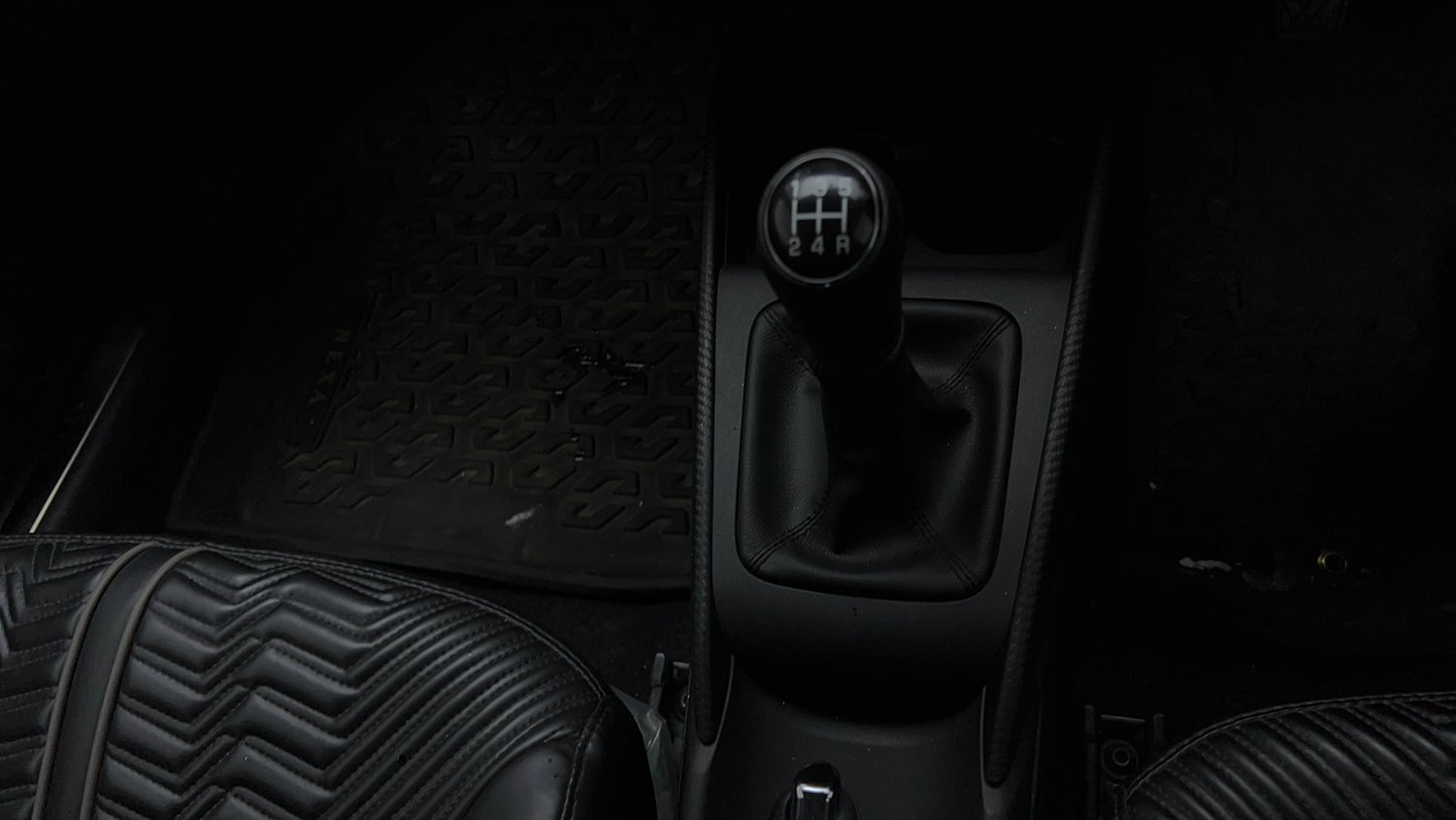 Used 2023 Maruti Suzuki Fronx Delta 1.2L MT Petrol Manual interior GEAR  KNOB VIEW