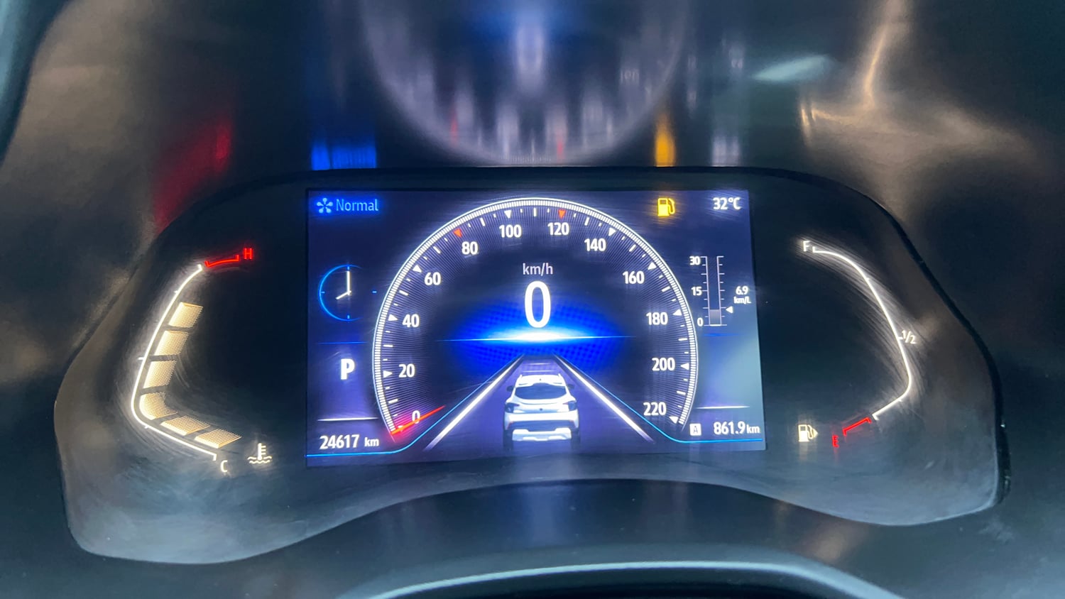 Used 2022 Renault Kiger RXZ Turbo CVT Petrol Automatic interior CLUSTERMETER VIEW