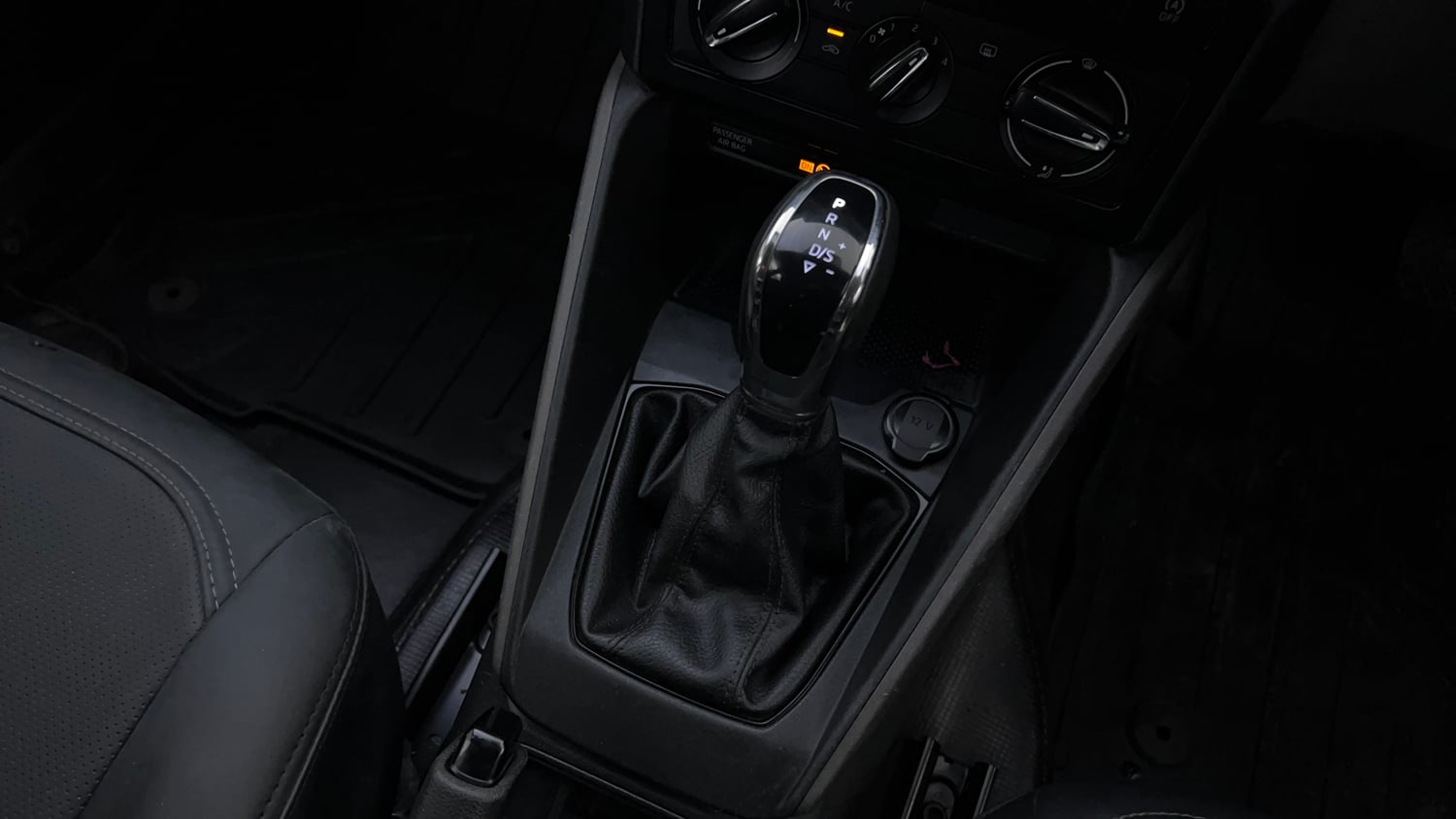 Used 2026 Skoda Kylaq Signature AT Petrol Automatic interior GEAR  KNOB VIEW