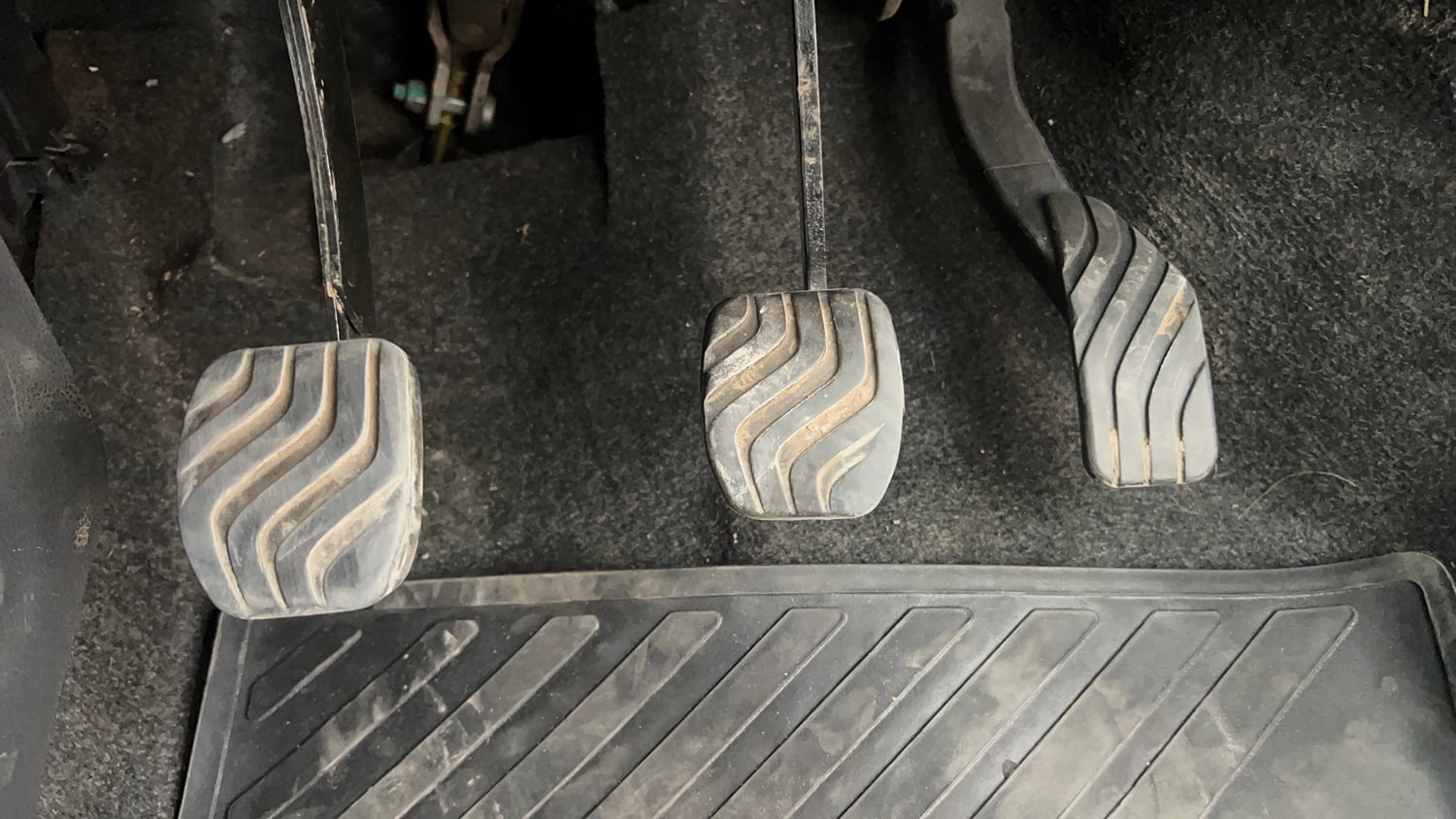 Used 2016 Renault Kwid RXT CNG (Outside Fitted) Cng Manual interior PEDALS VIEW