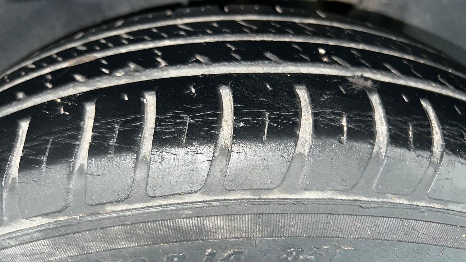 Used 2018 Maruti Suzuki Dzire VXi AMT Petrol Automatic tyres LEFT REAR TYRE TREAD VIEW