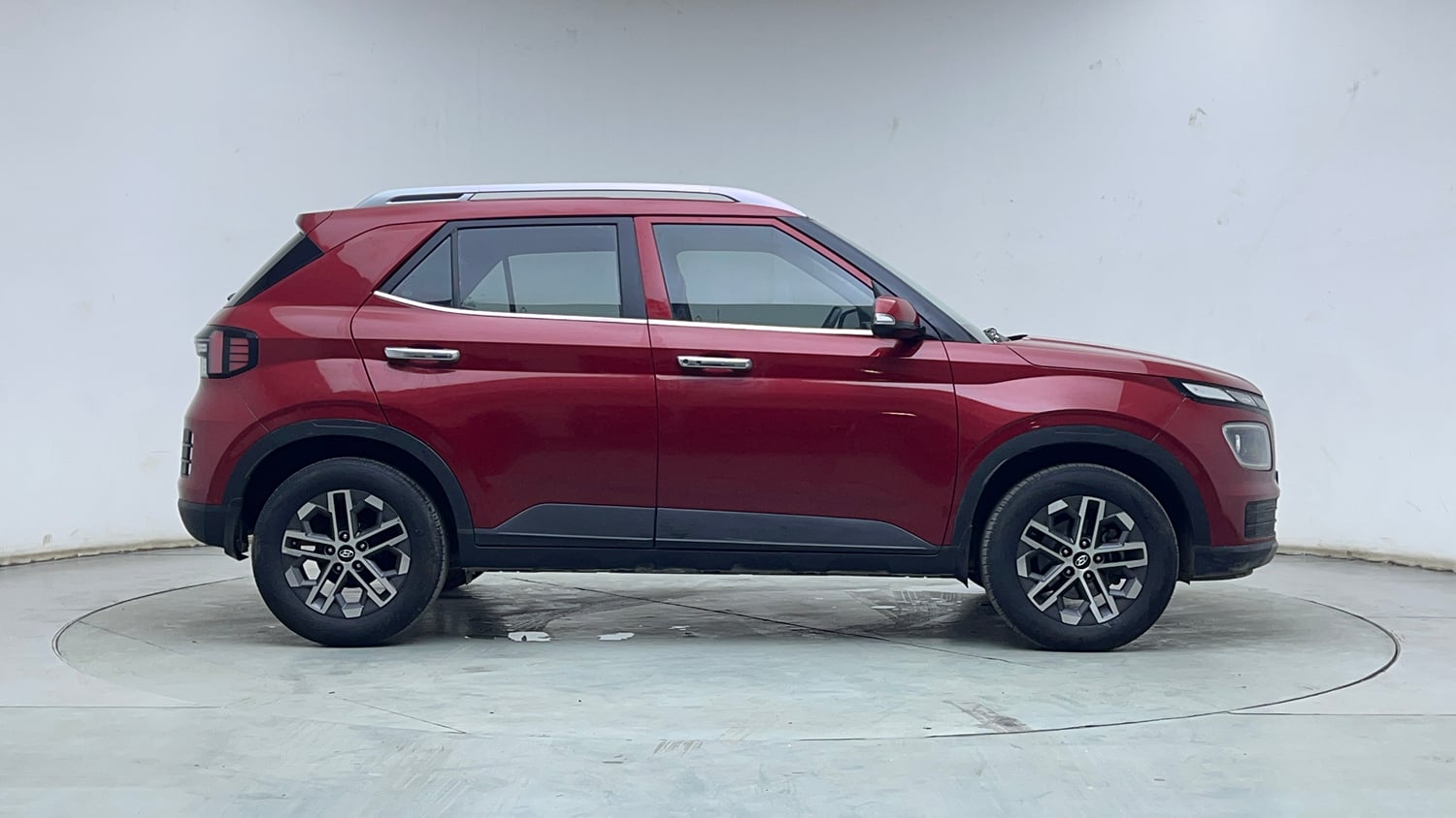 Used 2023 Hyundai Venue SX 1.5 CRDi Diesel Manual exterior RIGHT SIDE VIEW
