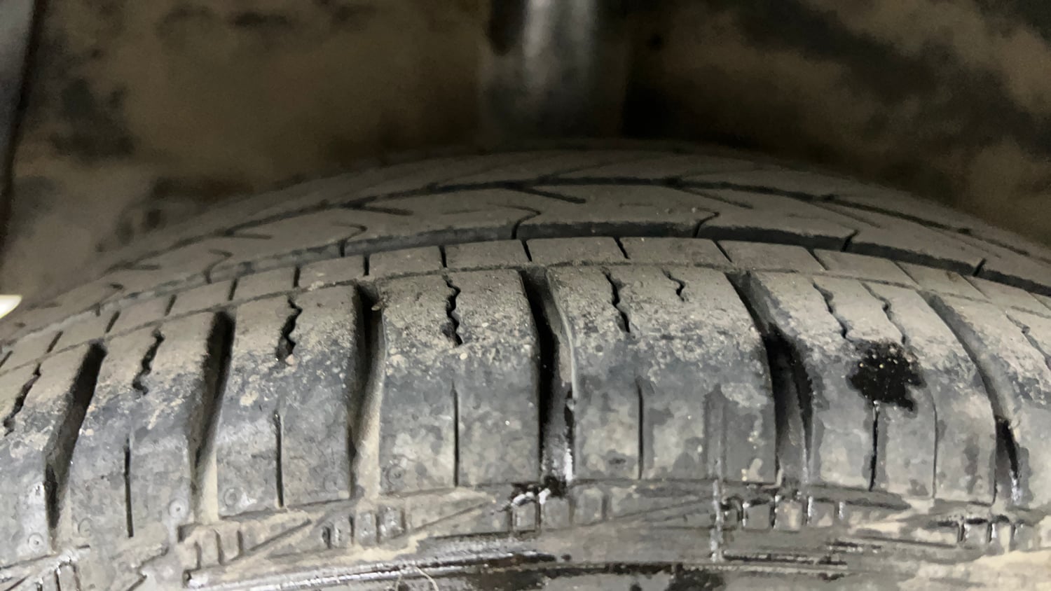 Used 2015 Hyundai Grand i10 Magna 1.2 Kappa VTVT Petrol Manual tyres RIGHT REAR TYRE TREAD VIEW