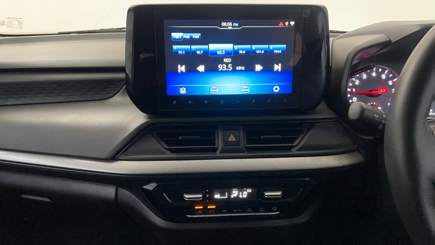 Used 2025 Maruti Suzuki Swift ZXi Plus Petrol Manual interior MUSIC SYSTEM & AC CONTROL VIEW