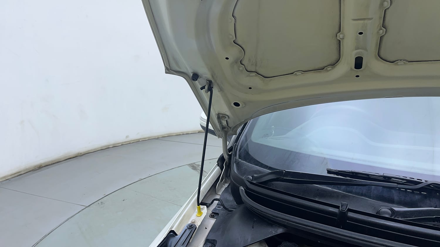 Used 2018 Hyundai Elite i20 Asta 1.2 Dual Tone Petrol Manual engine ENGINE RIGHT SIDE HINGE & APRON VIEW