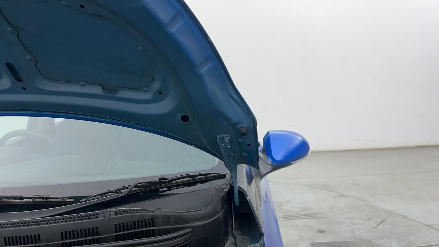 Used 2018 Hyundai Grand i10 Sportz 1.2 Kappa VTVT Dual Tone Petrol Manual engine ENGINE LEFT SIDE HINGE & APRON VIEW