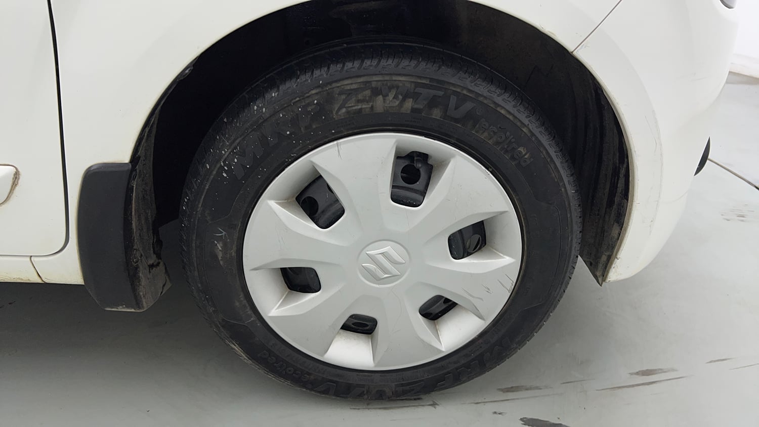 Used 2024 Maruti Suzuki Wagon R VXI 1.0 CNG Cng Manual tyres RIGHT FRONT TYRE RIM VIEW
