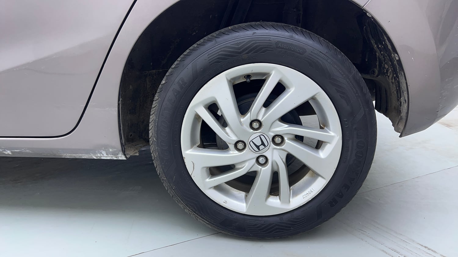 Used 2016 Honda Jazz V AT Petrol Petrol Automatic tyres LEFT REAR TYRE RIM VIEW
