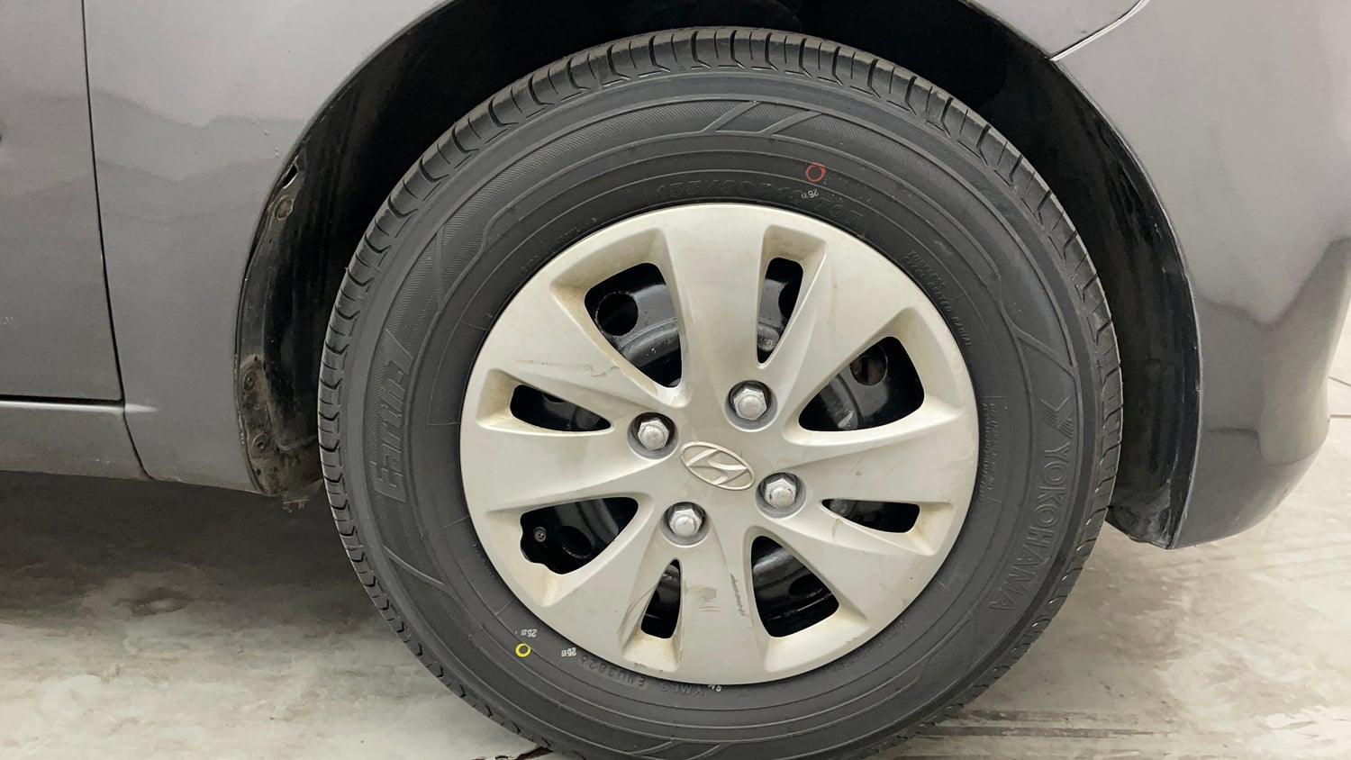 Used 2012 Hyundai i10 Magna 1.2 Kappa2 Petrol Manual tyres RIGHT FRONT TYRE RIM VIEW