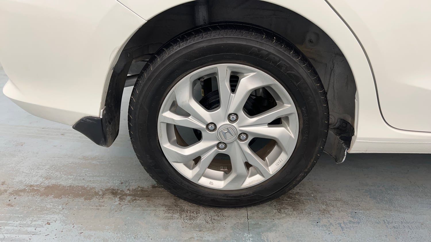 Used 2021 Honda Amaze 1.2 V MT Petrol Petrol Manual tyres RIGHT REAR TYRE RIM VIEW