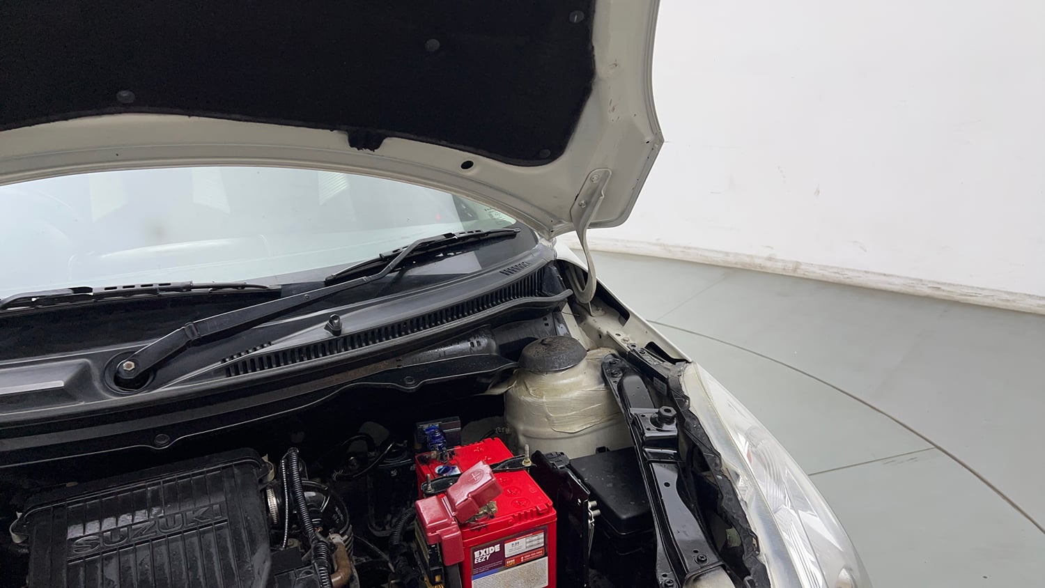 Used 2015 Maruti Suzuki Swift VXi Petrol Manual engine ENGINE LEFT SIDE HINGE & APRON VIEW