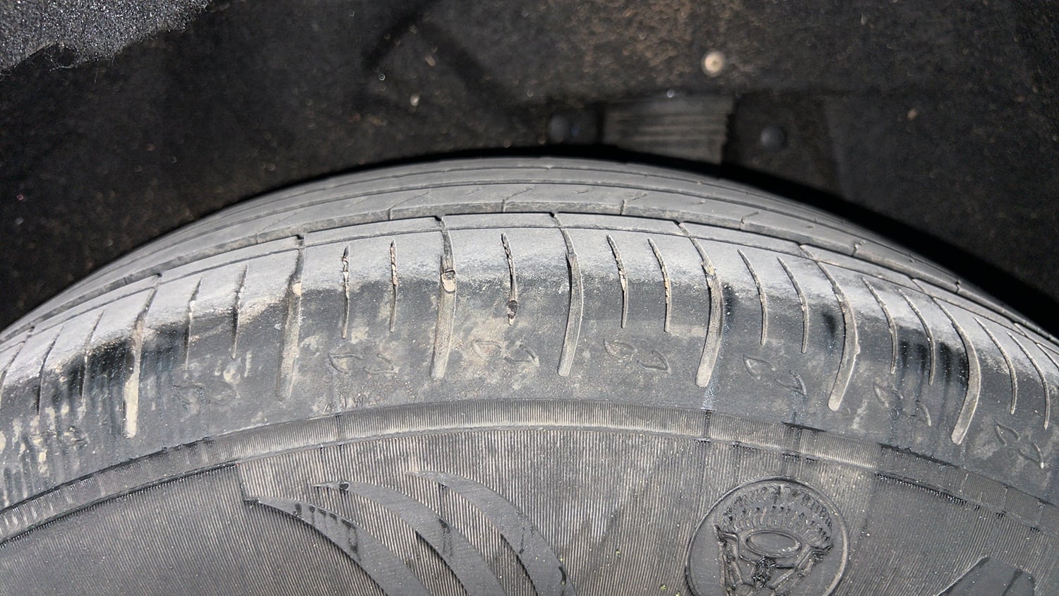 Used 2022 Mahindra XUV700 AX 5 Petrol MT 7 STR Petrol Manual tyres LEFT REAR TYRE TREAD VIEW