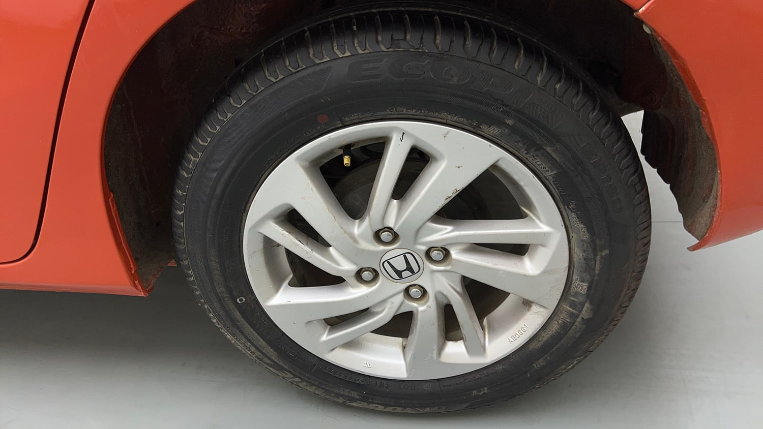 Used 2015 Honda Jazz V Petrol Petrol Manual tyres LEFT REAR TYRE RIM VIEW