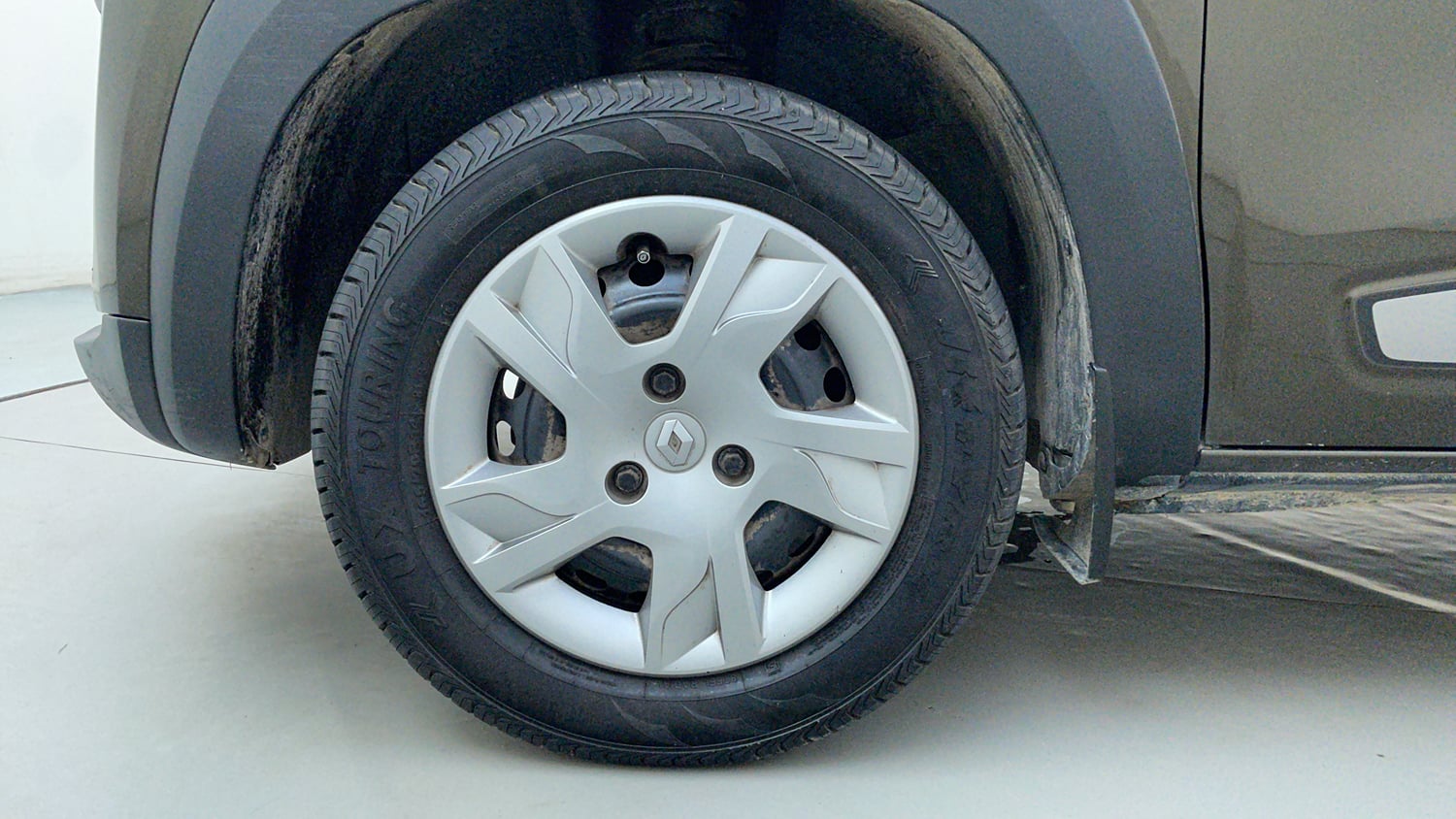 Used 2019 Renault Kwid 1.0 RXT AMT Opt Petrol Automatic tyres LEFT FRONT TYRE RIM VIEW