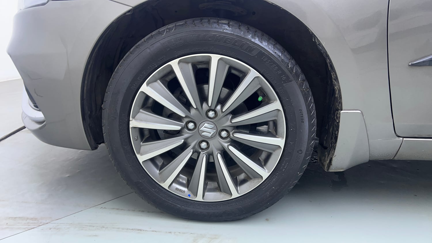 Used 2020 Maruti Suzuki Ciaz Alpha 1.5 AT Petrol Automatic tyres LEFT FRONT TYRE RIM VIEW