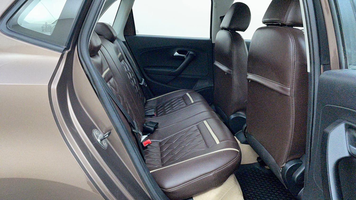 Used 2019 Volkswagen Ameo Comfortline 1.0L (P) Petrol Manual interior RIGHT SIDE REAR DOOR CABIN VIEW