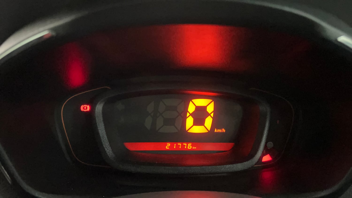 Used 2016 Renault Kwid RXT CNG (Outside Fitted) Cng Manual interior CLUSTERMETER VIEW