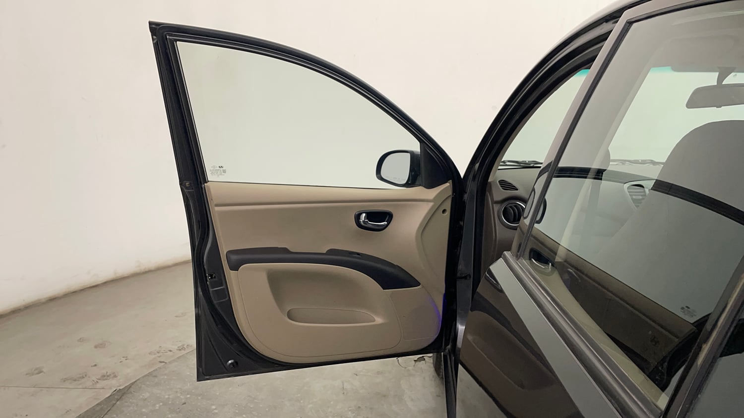 Used 2012 Hyundai i10 Magna 1.2 Kappa2 Petrol Manual interior LEFT FRONT DOOR OPEN VIEW