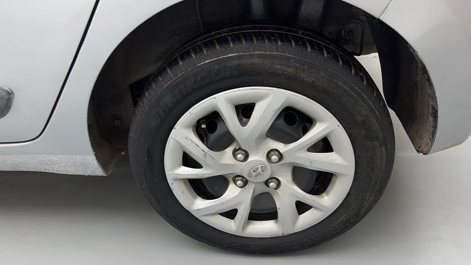 Used 2019 Hyundai Grand i10 Sportz 1.2 Kappa VTVT Petrol Manual tyres LEFT REAR TYRE RIM VIEW