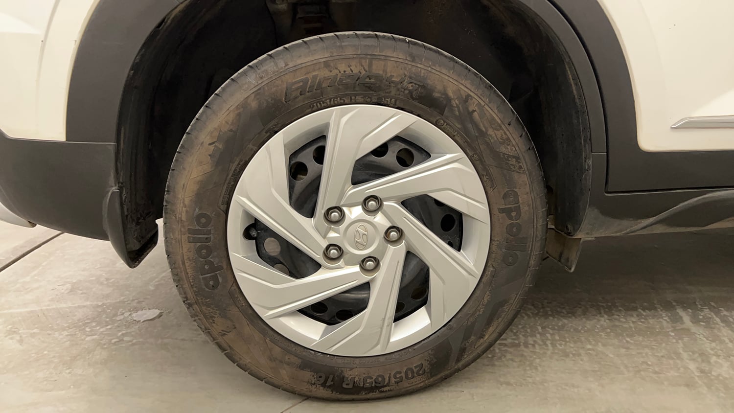 Used 2023 Hyundai Creta E 1.5 Petrol Petrol Manual tyres RIGHT REAR TYRE RIM VIEW