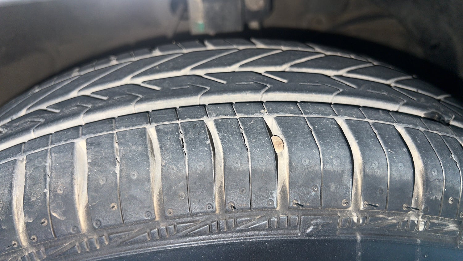 Used 2020 Maruti Suzuki Dzire VXi AGS Petrol Automatic tyres RIGHT FRONT TYRE TREAD VIEW