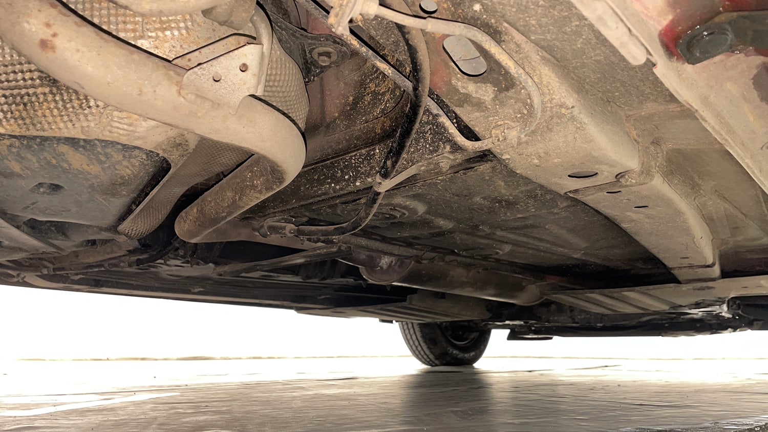Used 2024 Maruti Suzuki Swift VXi (O) AMT Petrol Automatic extra REAR RIGHT UNDERBODY VIEW