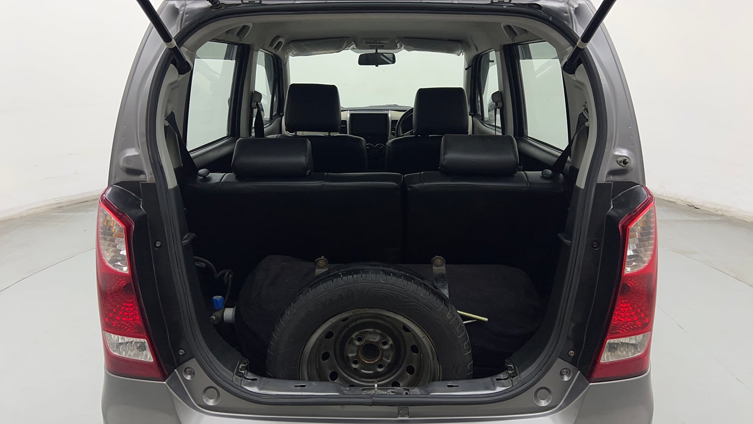 Used 2017 Maruti Suzuki Wagon R 1.0 LXI CNG (outside fitted) Cng Manual interior DICKY INSIDE VIEW