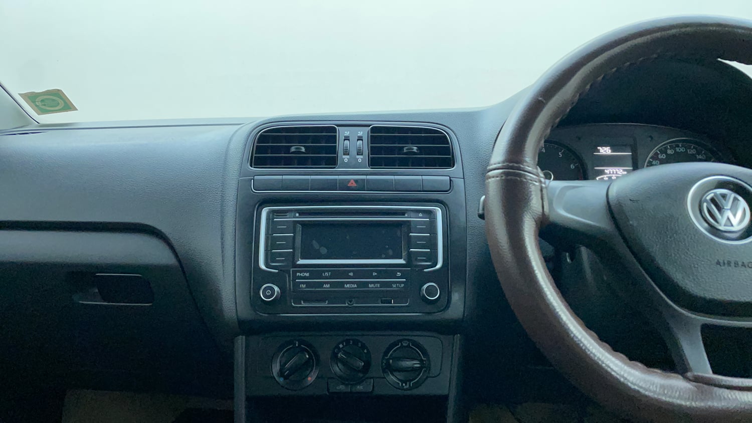 Used 2019 Volkswagen Ameo Comfortline 1.0L (P) Petrol Manual interior MUSIC SYSTEM & AC CONTROL VIEW