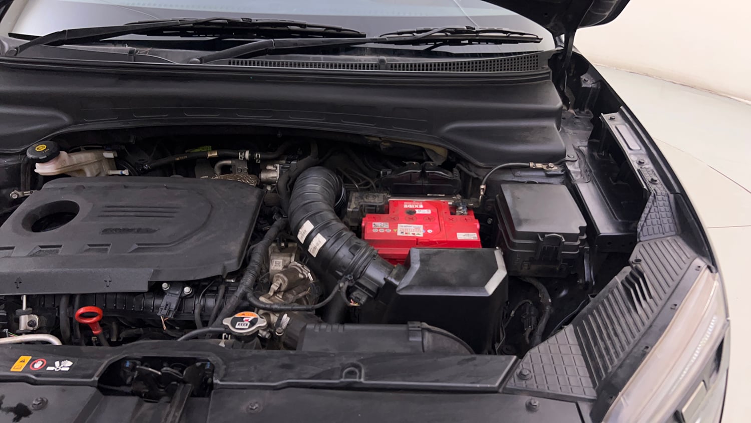 Used 2022 Hyundai Alcazar Signature (O) 7 Seater 1.5 Diesel AT Diesel Automatic engine ENGINE LEFT SIDE HINGE & APRON VIEW