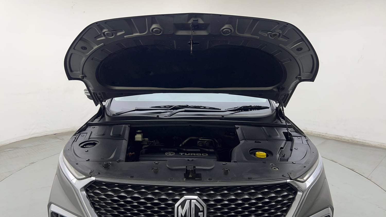 Used 2019 MG Motors Hector Sharp 1.5 DCT Petrol Petrol Automatic engine ENGINE & BONNET OPEN FRONT VIEW