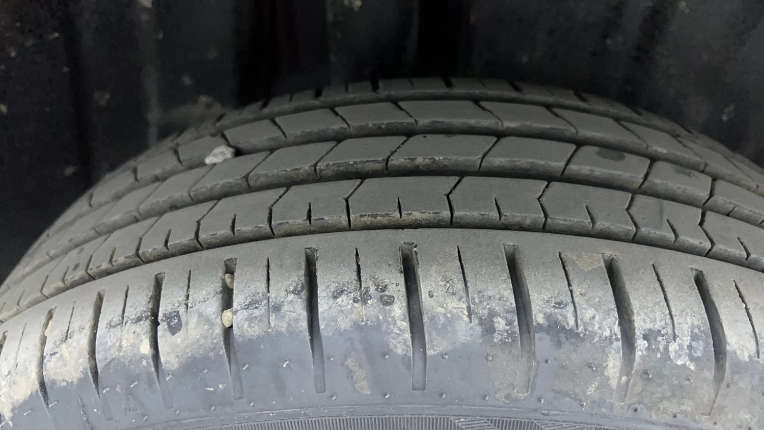 Used 2024 Maruti Suzuki Baleno Alpha AGS Petrol Automatic tyres RIGHT REAR TYRE TREAD VIEW
