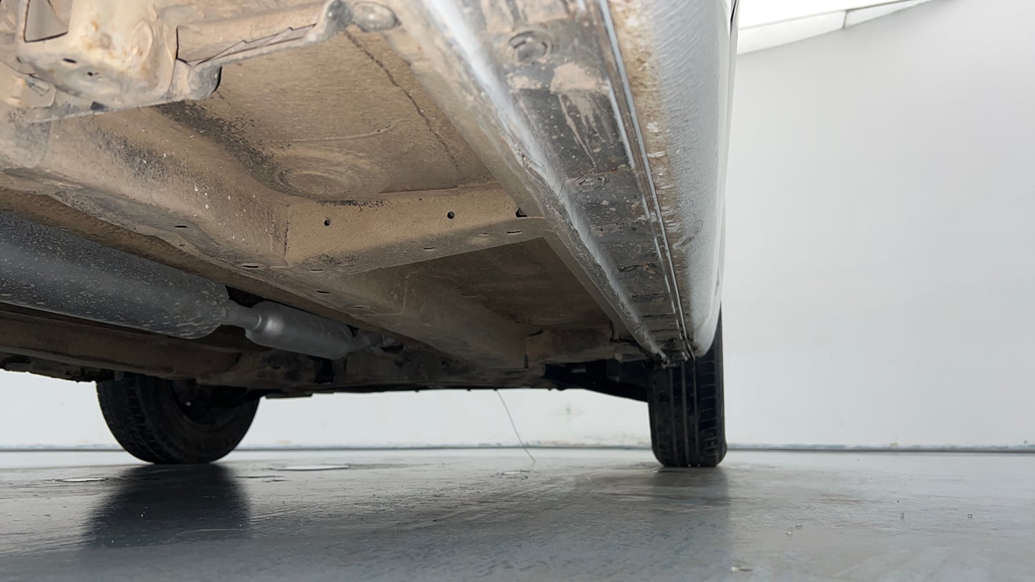 Used 2016 Maruti Suzuki Swift VXi Petrol Manual extra REAR RIGHT UNDERBODY VIEW