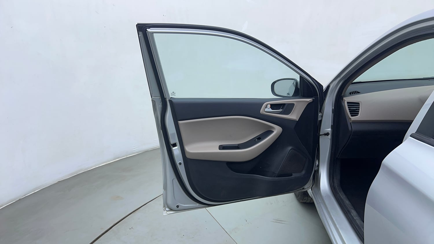 Used 2015 Hyundai Elite i20 Sportz 1.2 Petrol Manual interior LEFT FRONT DOOR OPEN VIEW