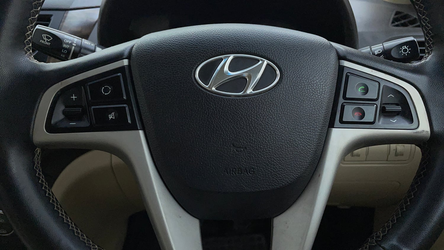 Used 2013 Hyundai Verna Fluidic 1.6 VTVT SX Petrol Manual top_features Airbags