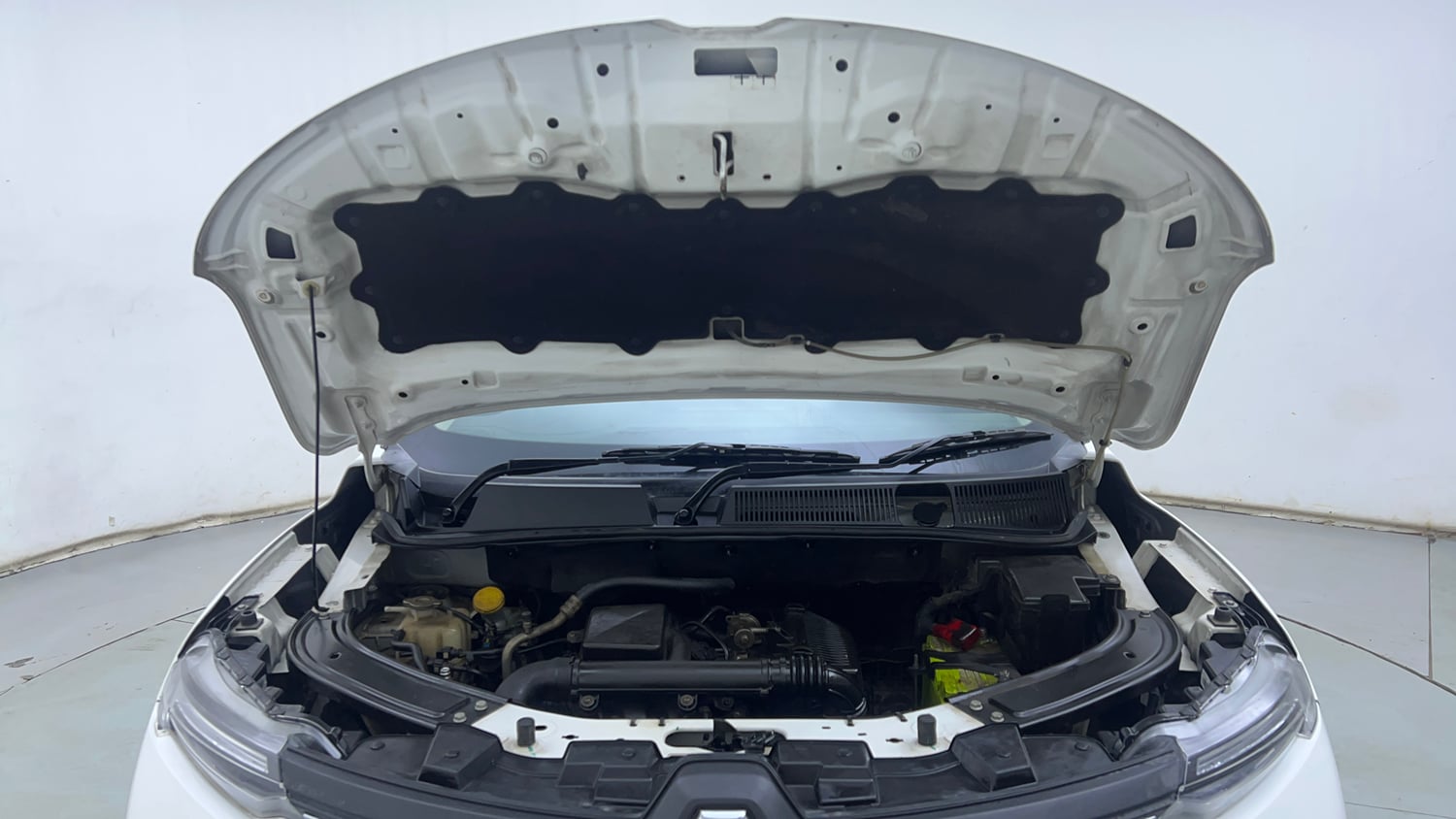 Used 2021 Renault Kiger RXZ AMT Dual Tone Petrol Automatic engine ENGINE & BONNET OPEN FRONT VIEW