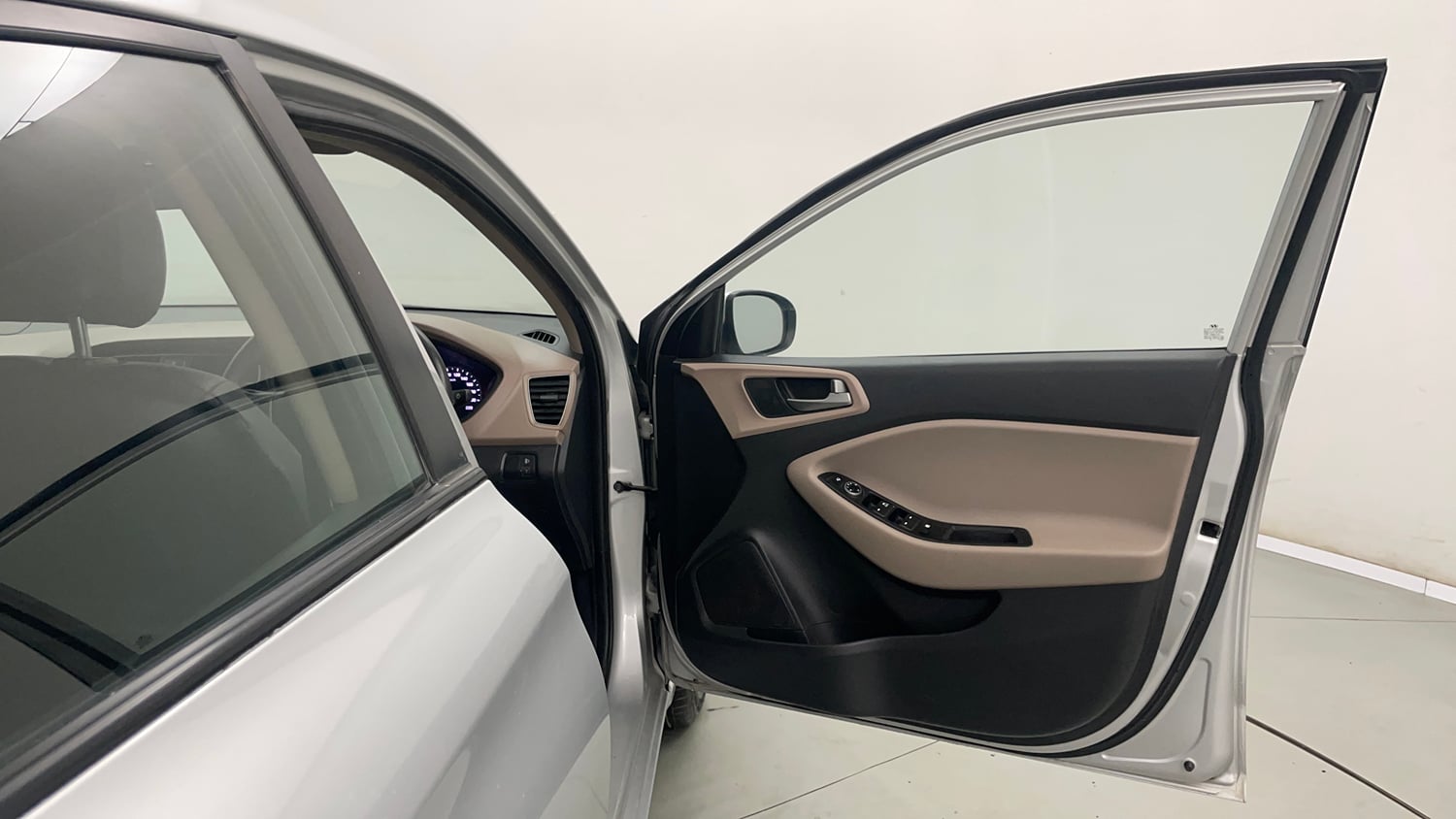 Used 2018 Hyundai Elite i20 Asta 1.2 Petrol Manual interior RIGHT FRONT DOOR OPEN VIEW