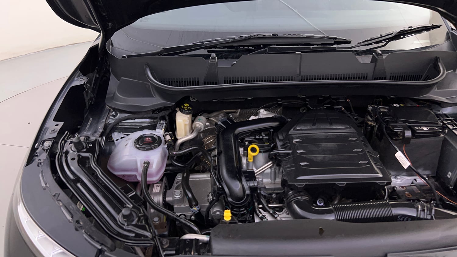 Used 2026 Skoda Kylaq Signature AT Petrol Automatic engine ENGINE RIGHT SIDE HINGE & APRON VIEW
