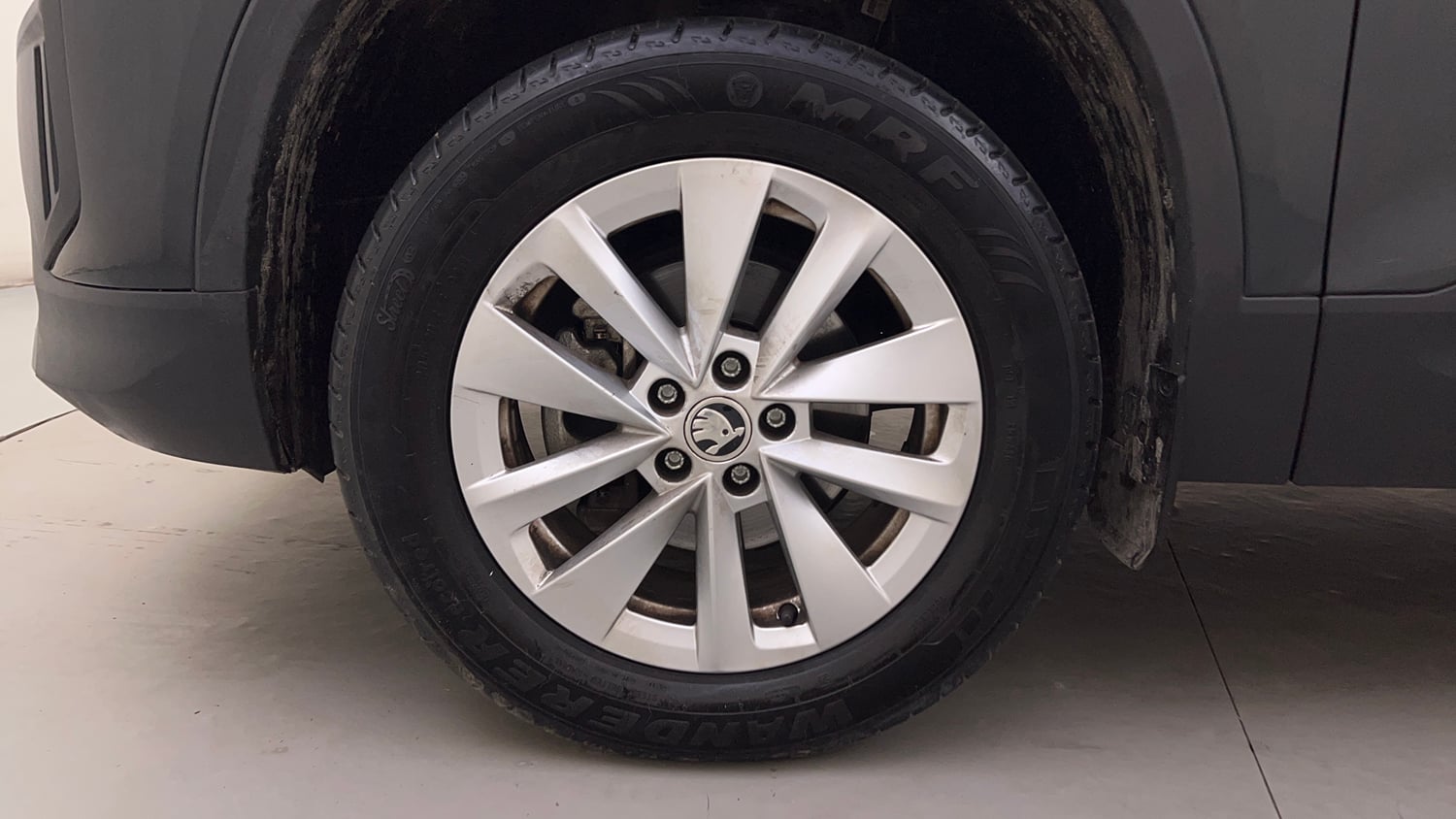 Used 2026 Skoda Kylaq Signature AT Petrol Automatic tyres LEFT FRONT TYRE RIM VIEW