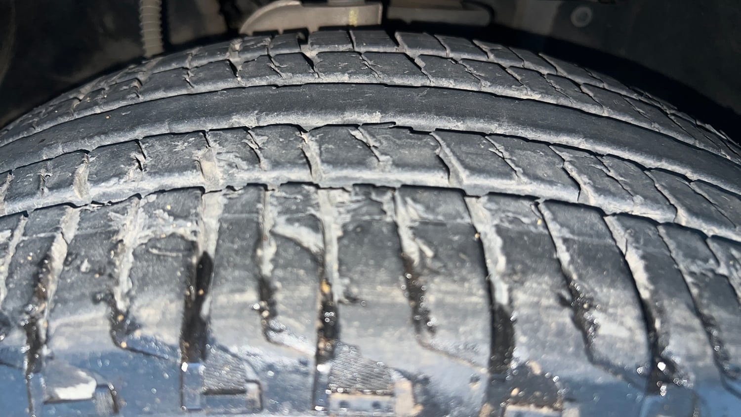 Used 2024 Mahindra Scorpio N Z8 L Diesel AT 2WD 7 STR Diesel Automatic tyres RIGHT FRONT TYRE TREAD VIEW