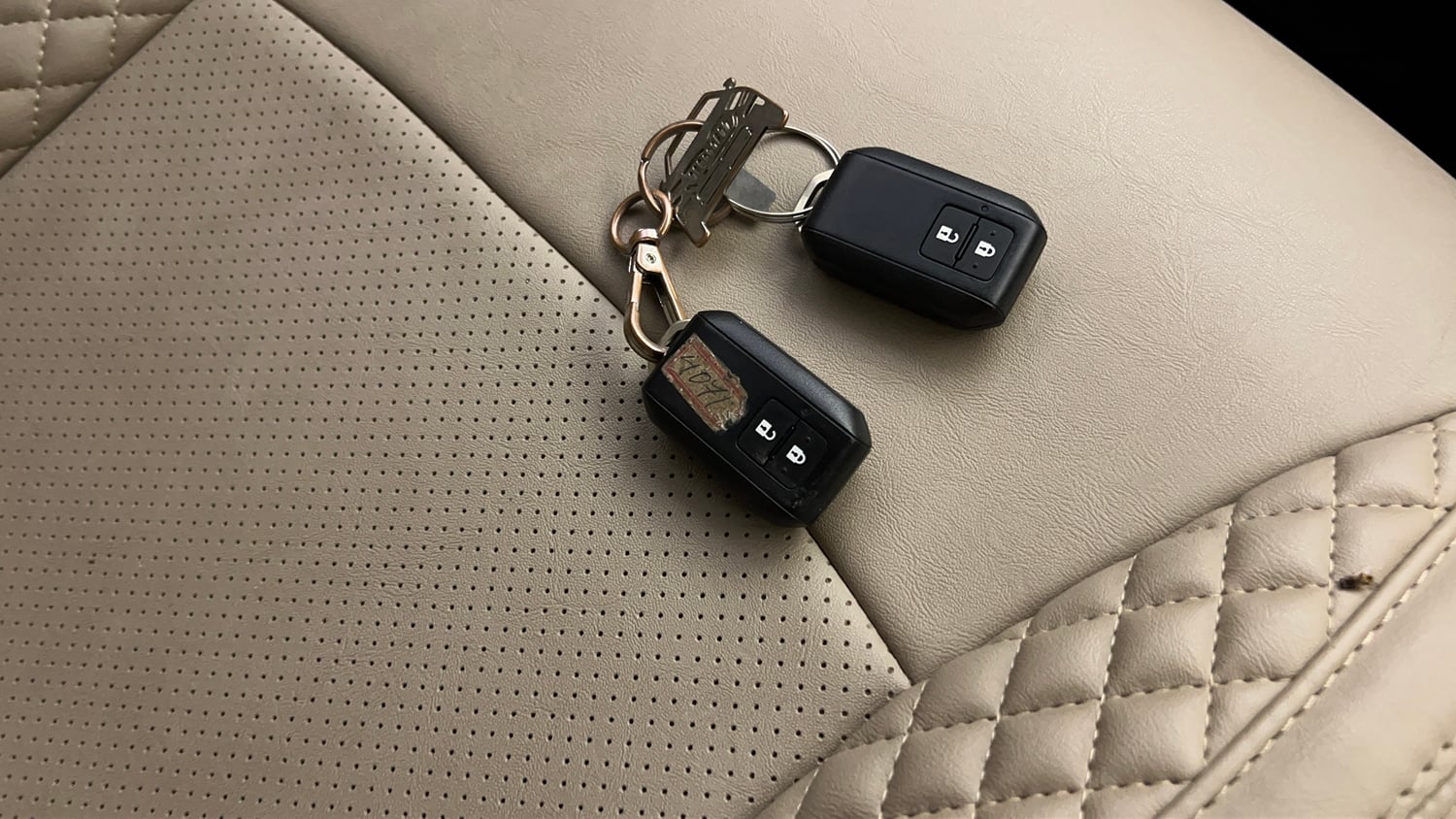 Used 2023 Maruti Suzuki Ertiga ZXi AT Petrol Automatic extra CAR KEY VIEW