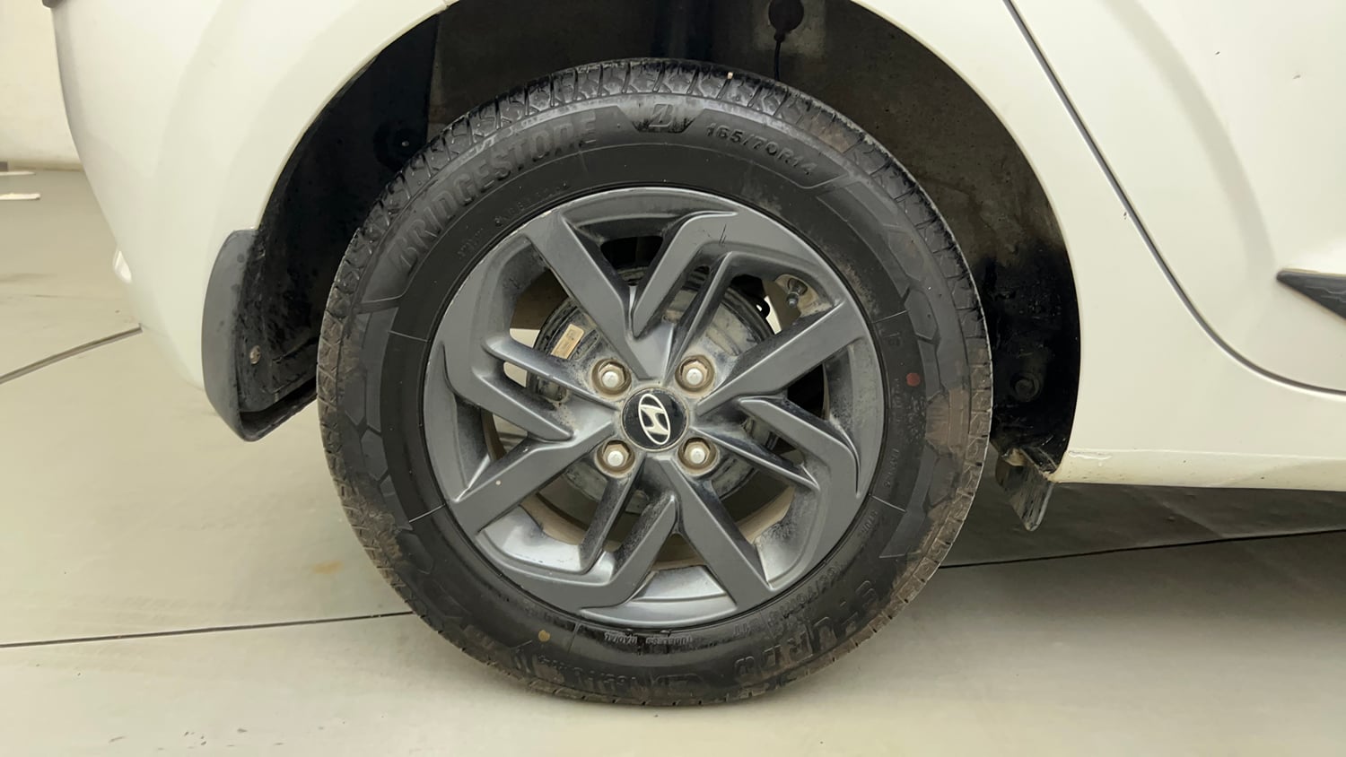 Used 2021 Hyundai Grand i10 Nios Sportz AMT 1.2 Kappa VTVT Petrol Automatic tyres RIGHT REAR TYRE RIM VIEW