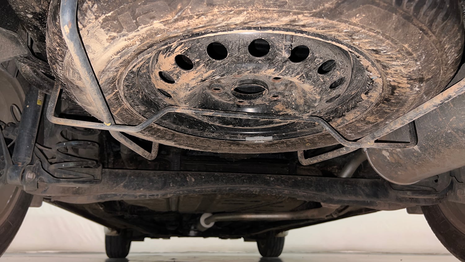 Used 2023 Maruti Suzuki Ertiga ZXi AT Petrol Automatic extra REAR UNDERBODY VIEW (TAKEN FROM REAR)