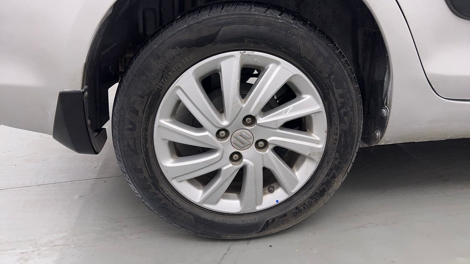 Used 2015 Maruti Suzuki Swift Dzire ZXI Petrol Manual tyres RIGHT REAR TYRE RIM VIEW