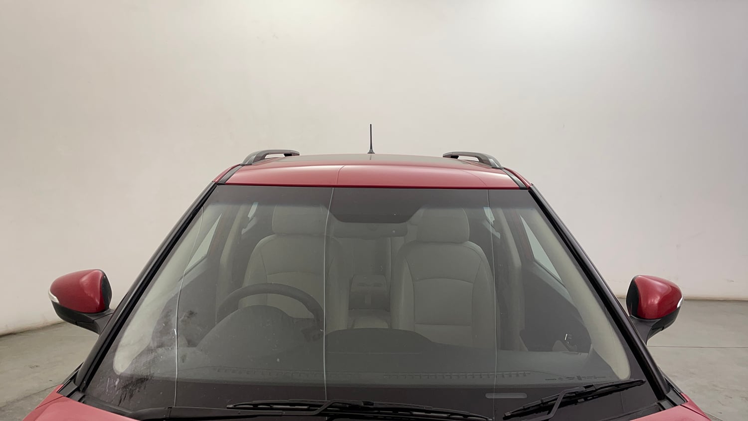 Used 2022 Mahindra XUV 300 W8 (O) 1.5 Diesel AMT Diesel Automatic exterior FRONT WINDSHIELD VIEW