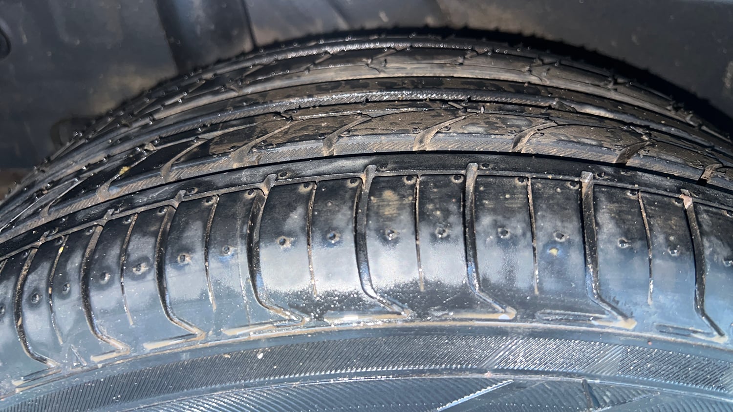 Used 2022 Hyundai Venue SX Plus 1.0 Turbo DCT Petrol Automatic tyres RIGHT REAR TYRE TREAD VIEW